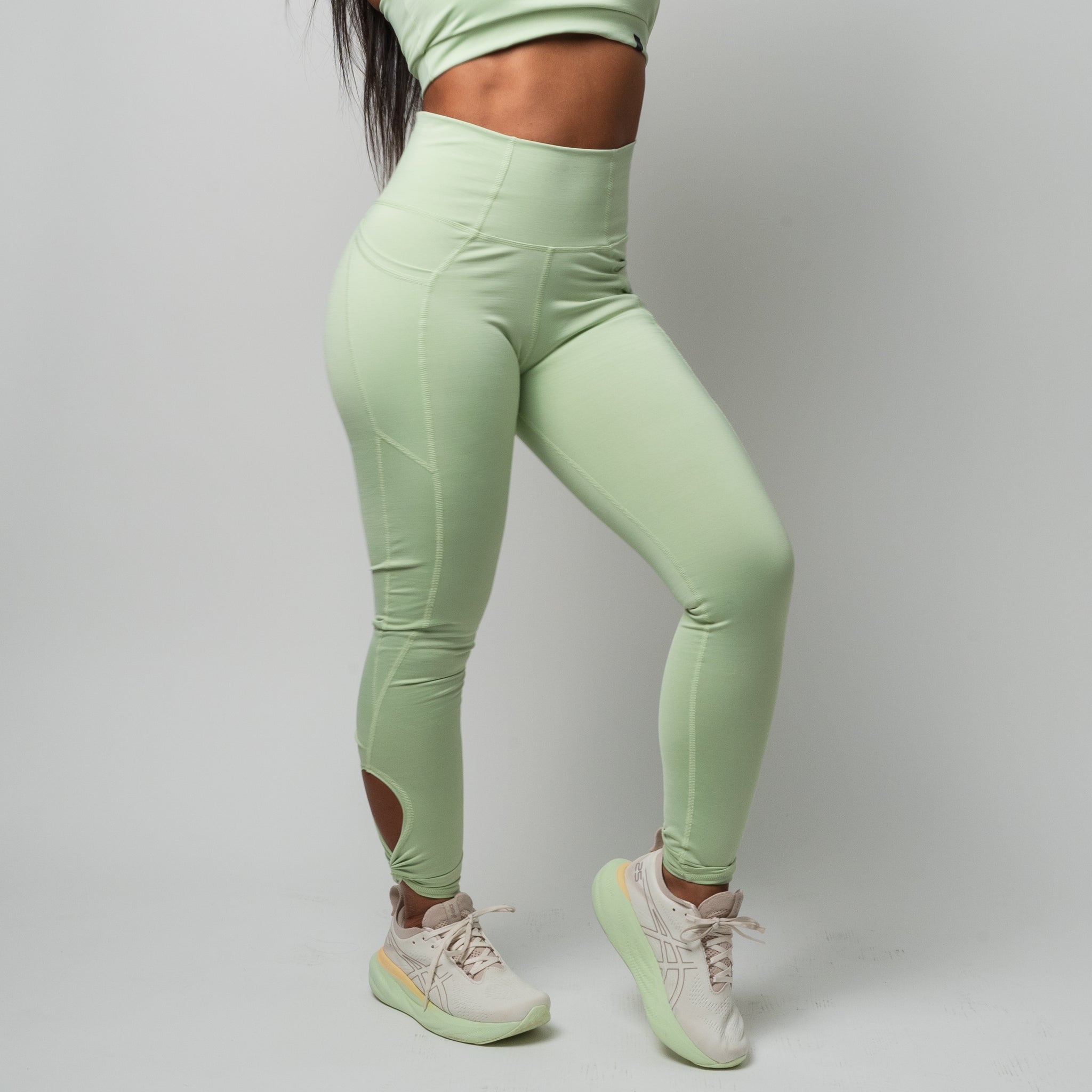 Twisted cut-out legging  Pastel green. – Up10 activewear